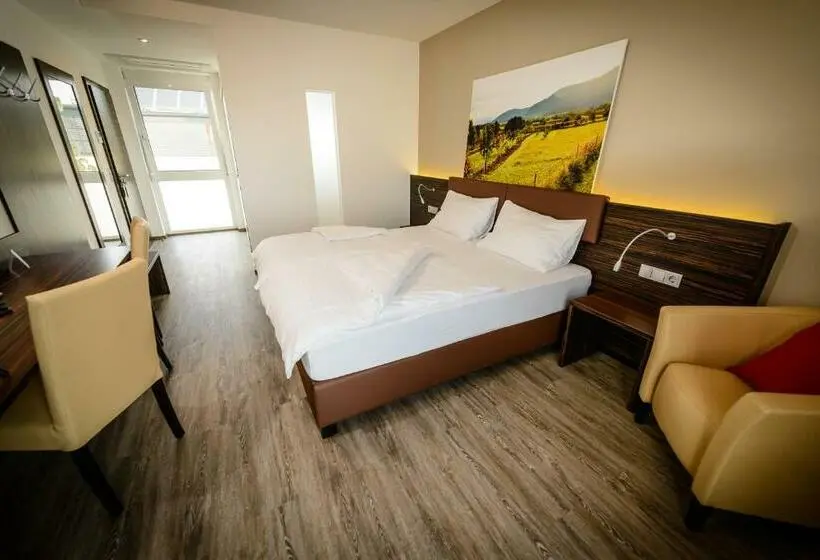 Deluxe Kolmen Hengen Huone, Dorfmeister Business Hotel B&b