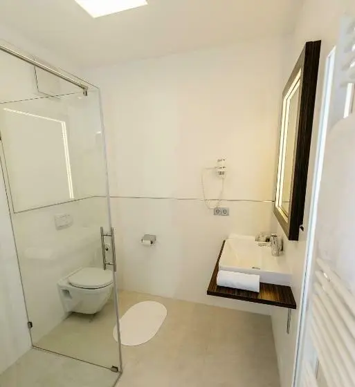 Deluxe Kolmen Hengen Huone, Dorfmeister Business Hotel B&b
