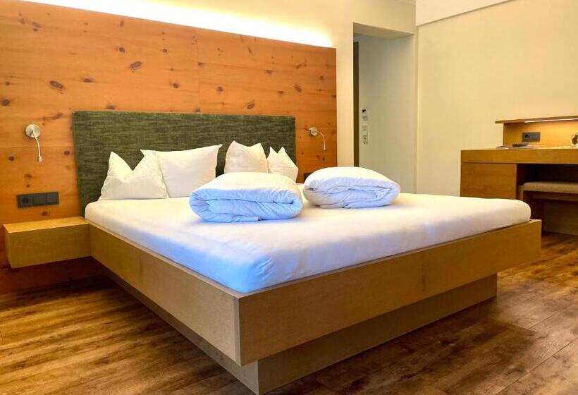 발코니가 있는 4인용 스탠다드 룸, Aktivhotel Tuxerhof