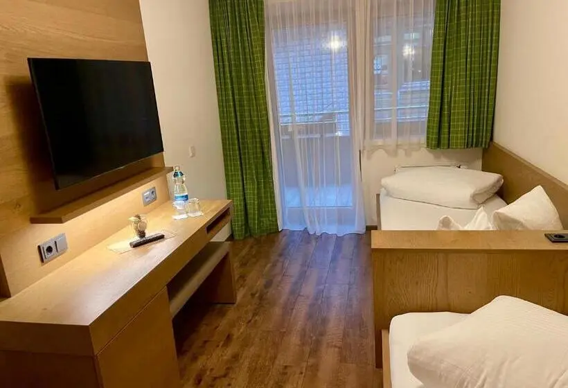 Perhehuone, Aktivhotel Tuxerhof