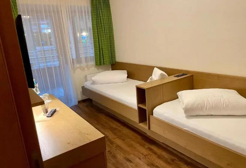 Perhehuone, Aktivhotel Tuxerhof