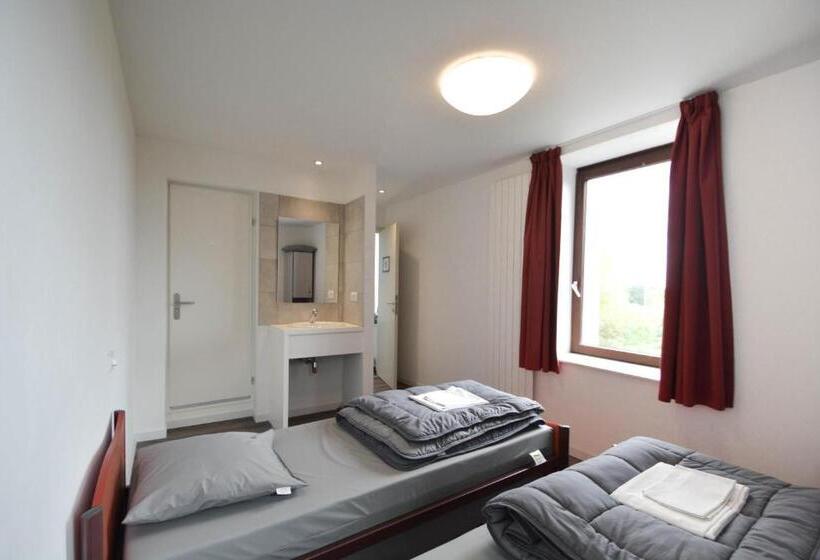 标准三人间, Auberge De Jeunesse De La Roche Champlon