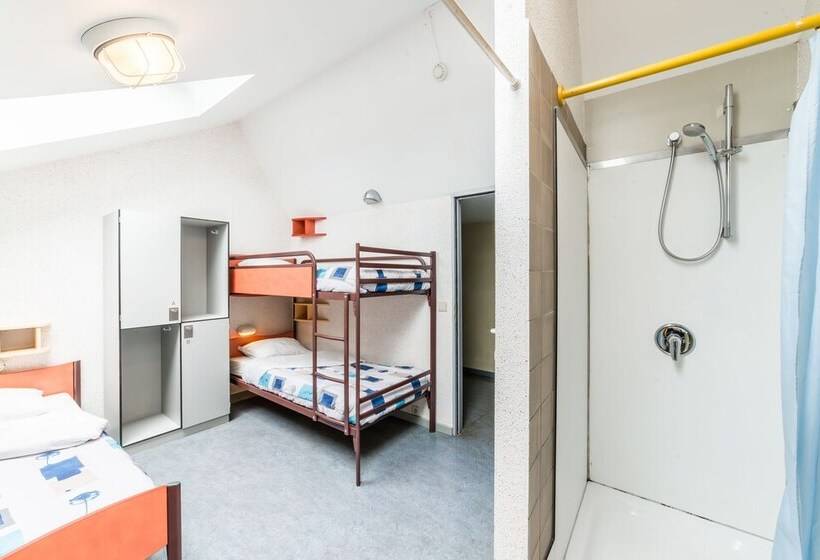 스탠다드 트리플 룸, Auberge De Jeunesse De La Roche Champlon