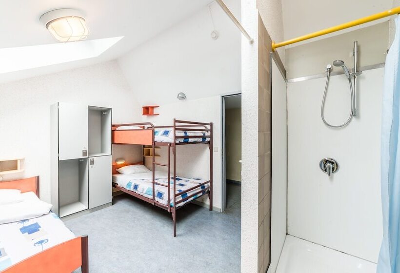 标准三人间, Auberge De Jeunesse De La Roche Champlon
