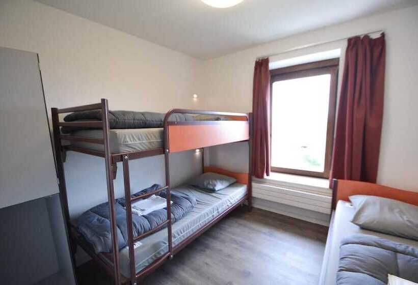 Четырехместный Номер Стандарт, Auberge De Jeunesse De La Roche Champlon