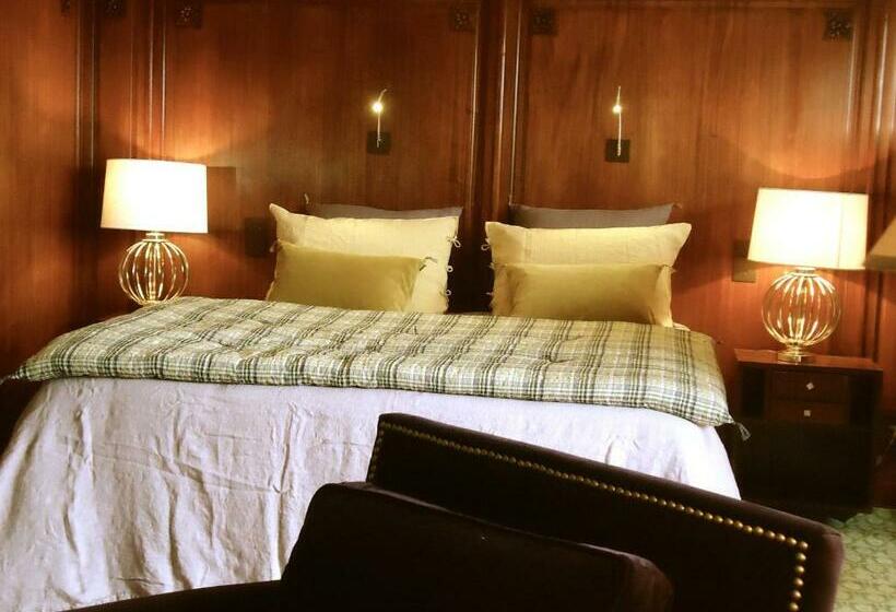 Suite with lake view, Maison Flagey Brussels