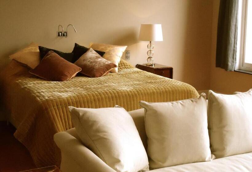 Suite with lake view, Maison Flagey Brussels
