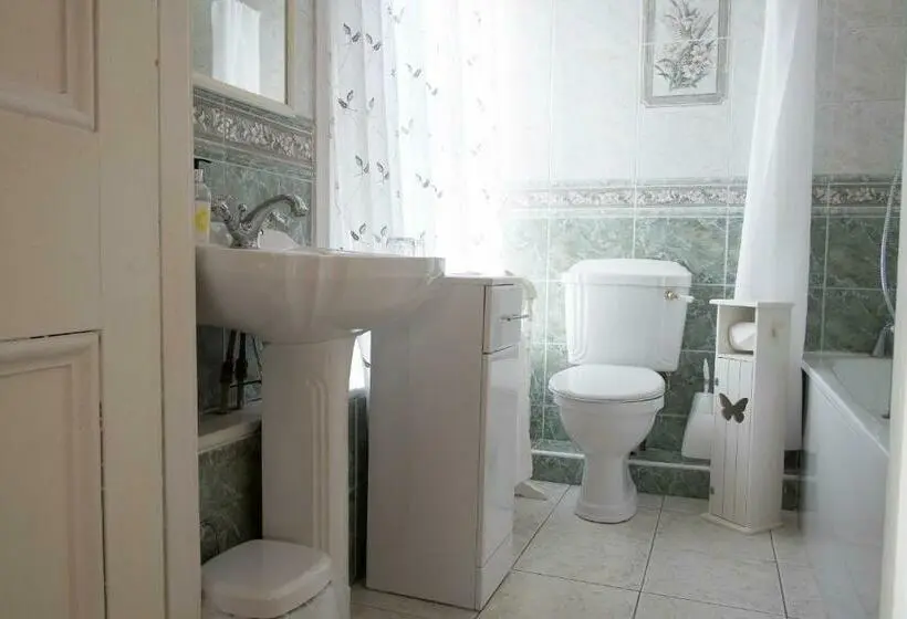 Standard Neljän Hengen Huone Puutarhanäkymä, Maranatha Country House