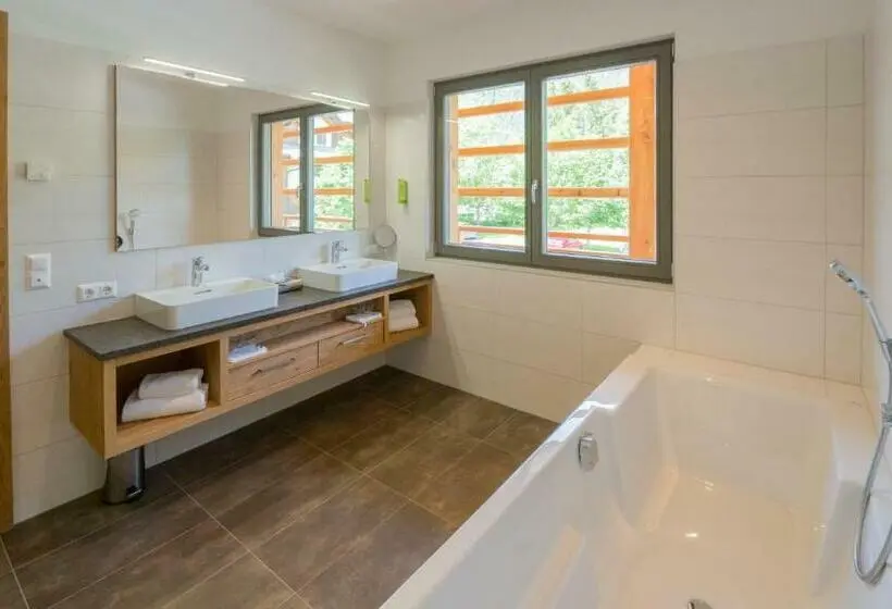 Deluxe-sviitti, Das Leonhard Naturparkhotel Am Weissensee