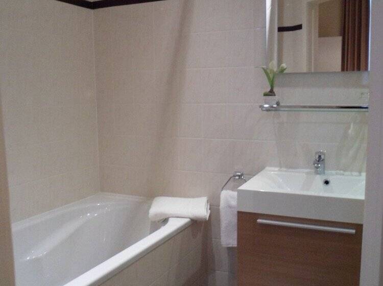 컴포트 룸, Grupello