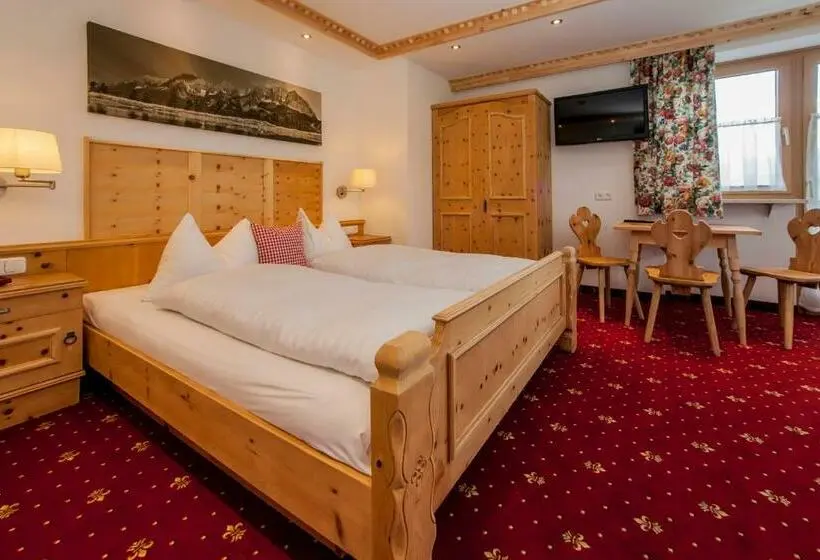 اتاق استاندارد چهارنفره با بالکن, Kaiserhotel Kitzbühler Alpen