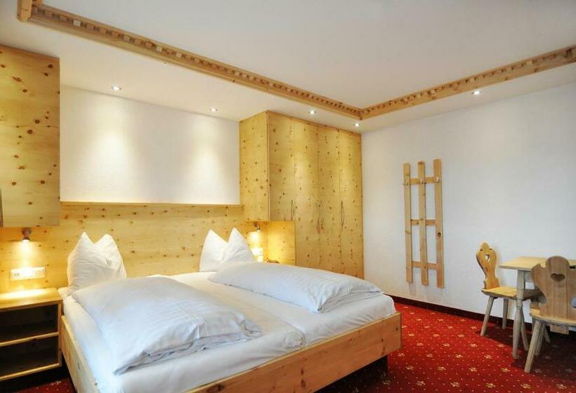 Четырехместный Номер Стандарт с Балконом, Kaiserhotel Kitzbühler Alpen