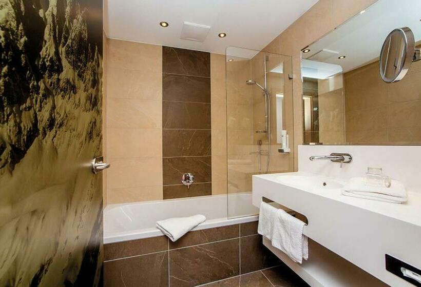 Четырехместный Номер Стандарт с Балконом, Kaiserhotel Kitzbühler Alpen