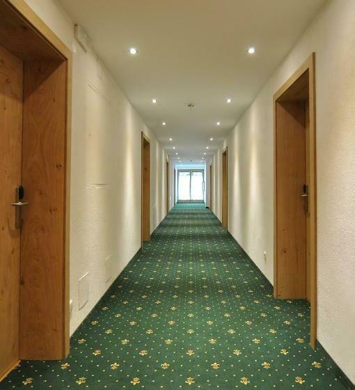 Четырехместный Номер Стандарт с Балконом, Kaiserhotel Kitzbühler Alpen
