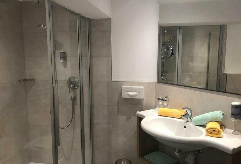 スタンダードスタジオ, Garni Central Zimmer Studios Apartments