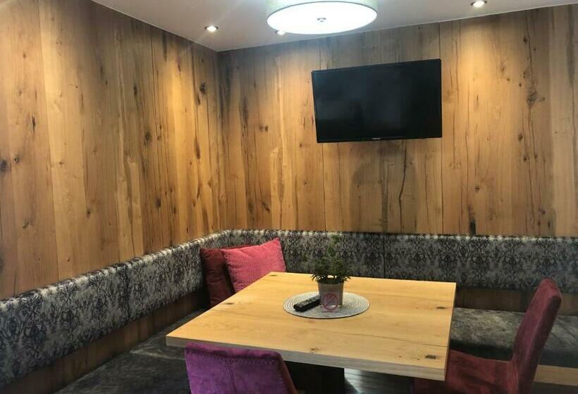 スタンダードスタジオ, Garni Central Zimmer Studios Apartments