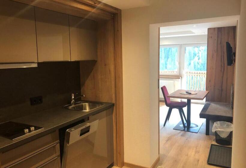 スタンダードスタジオ, Garni Central Zimmer Studios Apartments