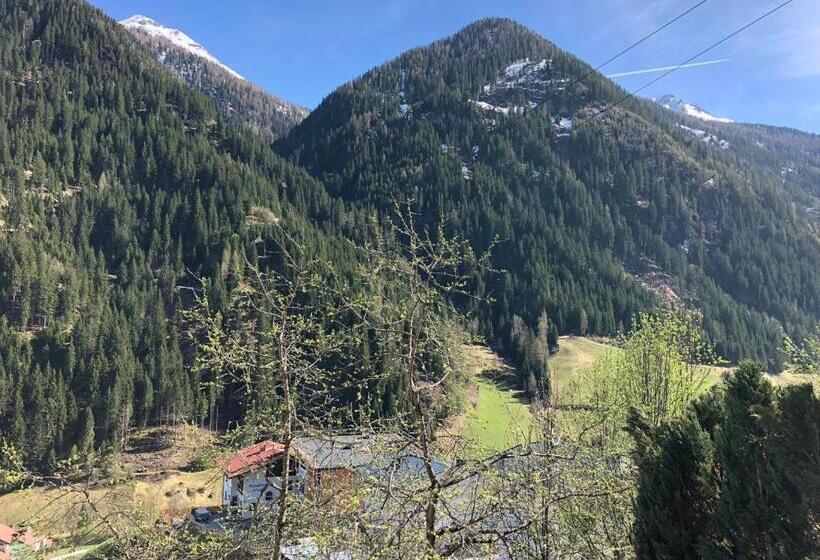 スタンダードスタジオ, Garni Central Zimmer Studios Apartments