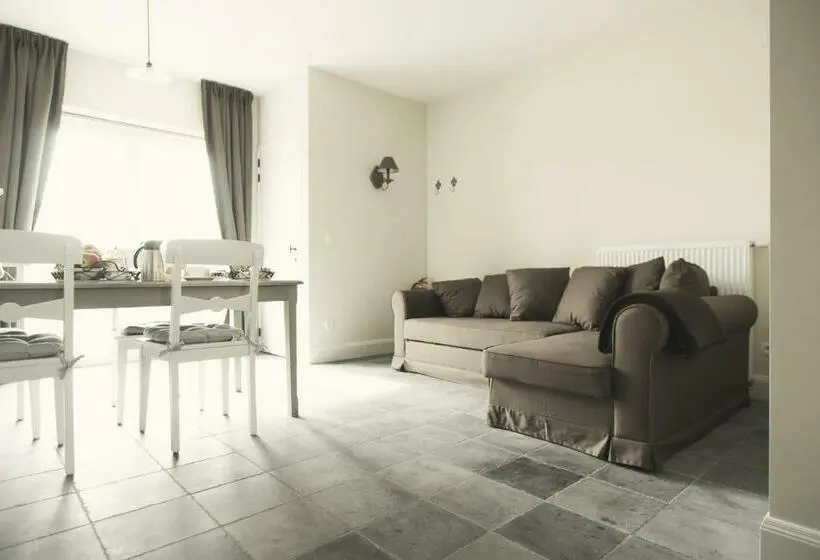 Perhehuone, B&b In De Velden