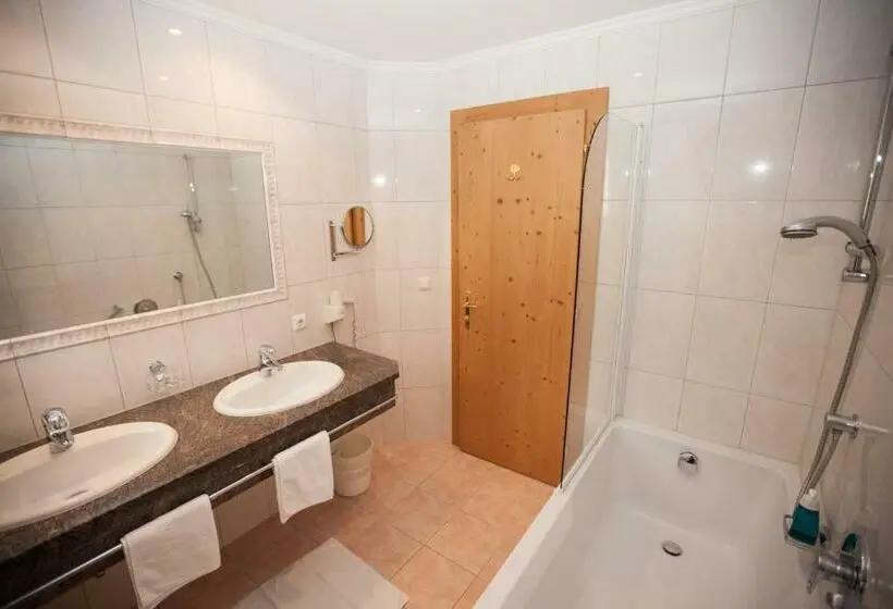 اتاق لوکس با بالکن, Alpenresidenz Trisanna