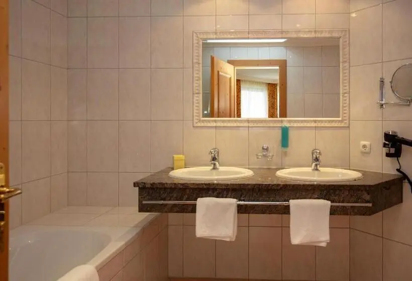 اتاق استاندارد با بالکن, Alpenresidenz Trisanna