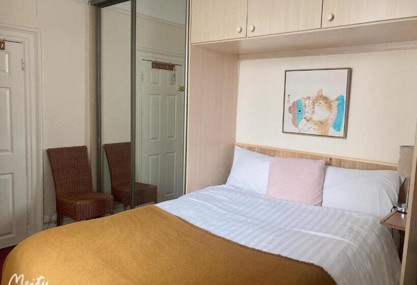 バス共有のスタンダードルーム, Mulgrave Lodge