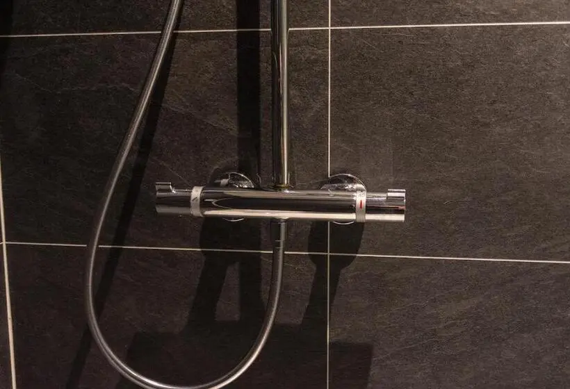Standard Kolmen Hengen Huone, Oud Gemeentehuis