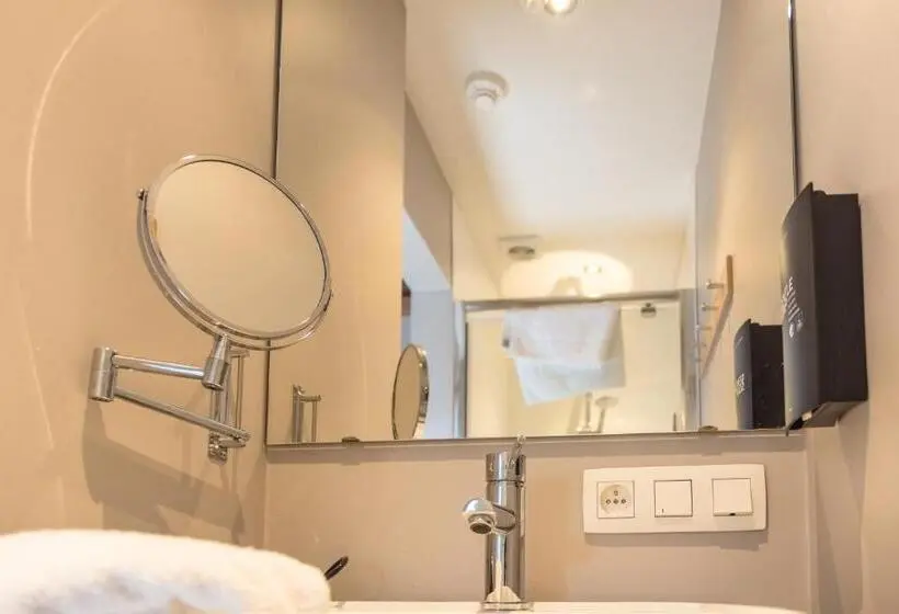 Deluxe Yhden Hengen Huone, Oud Gemeentehuis