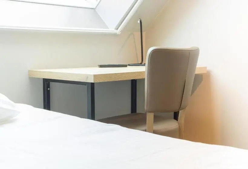Deluxe Yhden Hengen Huone, Oud Gemeentehuis
