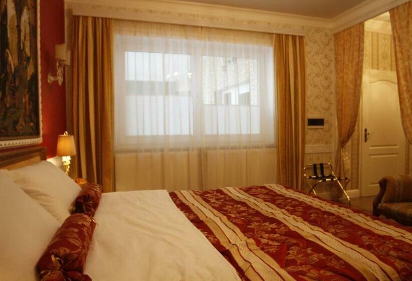 غرفة قياسية, Villa Angelina