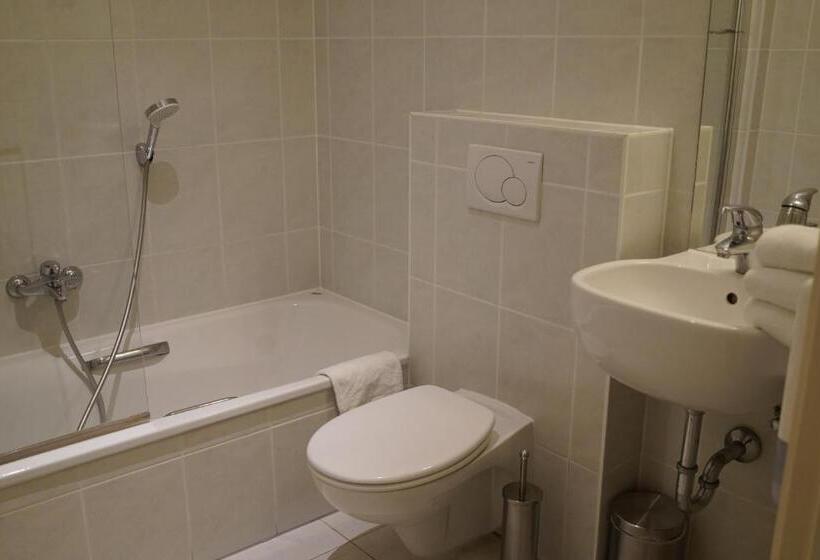 Номер Стандарт Трехместный, Corner House By Wp Hotels