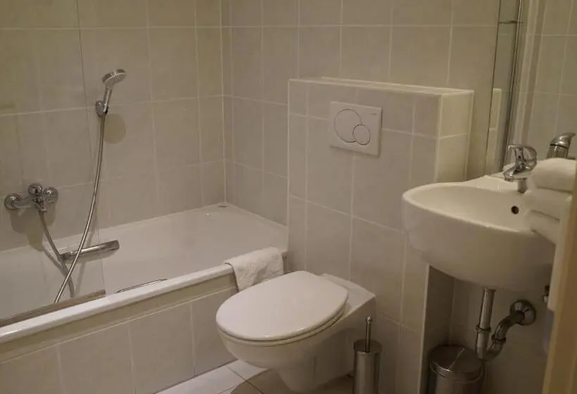 اتاق استاندارد سه نفره, Corner House By Wp Hotels