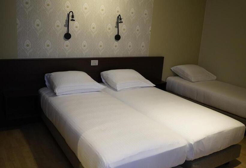 Номер Стандарт Трехместный, Corner House By Wp Hotels