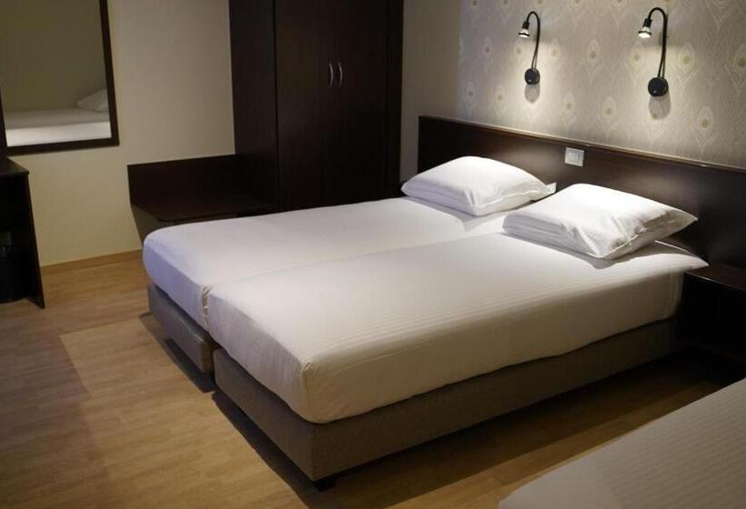 Номер Стандарт Трехместный, Corner House By Wp Hotels