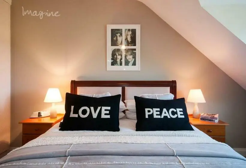 コンフォートルーム, Hillside Lodge B&b
