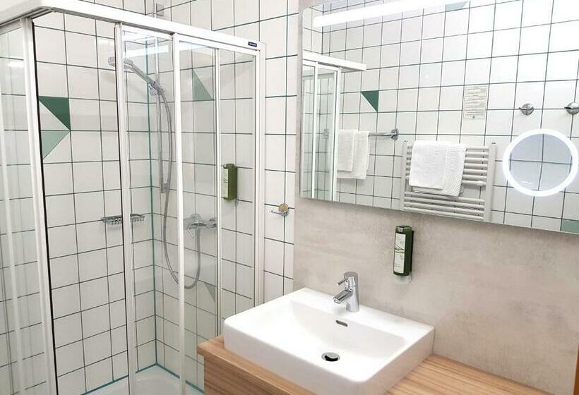 Standardrum med Balkong, Restaurant Teuschler Mogg Bad Waltersdorf Inklusiv Genusscard