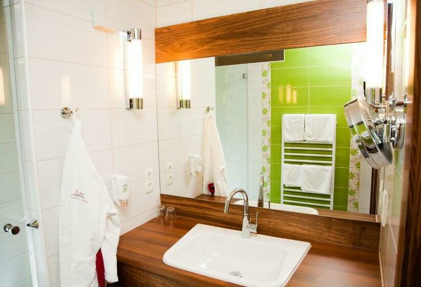 Juniorsvit med Terass, Restaurant Teuschler Mogg Bad Waltersdorf Inklusiv Genusscard