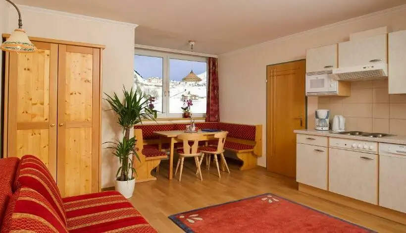 Huoneisto 3 Makuuhuonetta, & Appartement Auerhahn