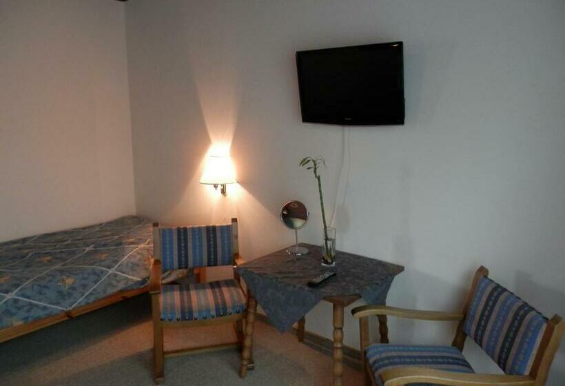 חדר סטנדרט לשלושה, Dahoam By Sarina Rooms & Suites