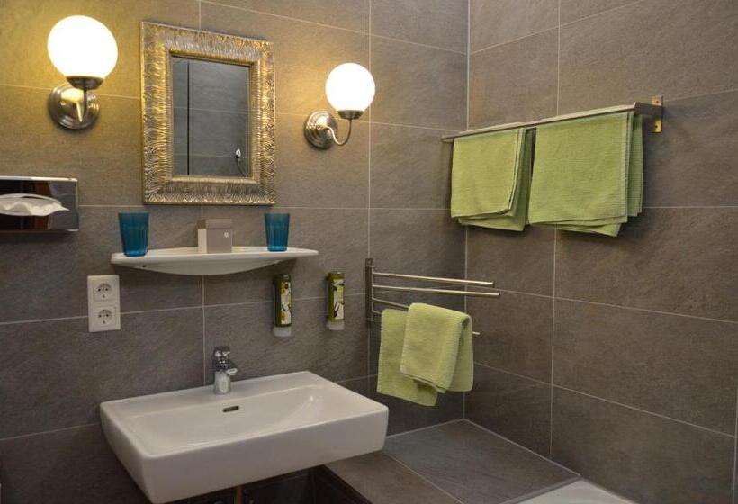 סוויטה משפחתית, Dahoam By Sarina Rooms & Suites