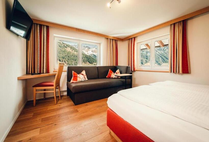 家庭间, Ferienhotel Almajur