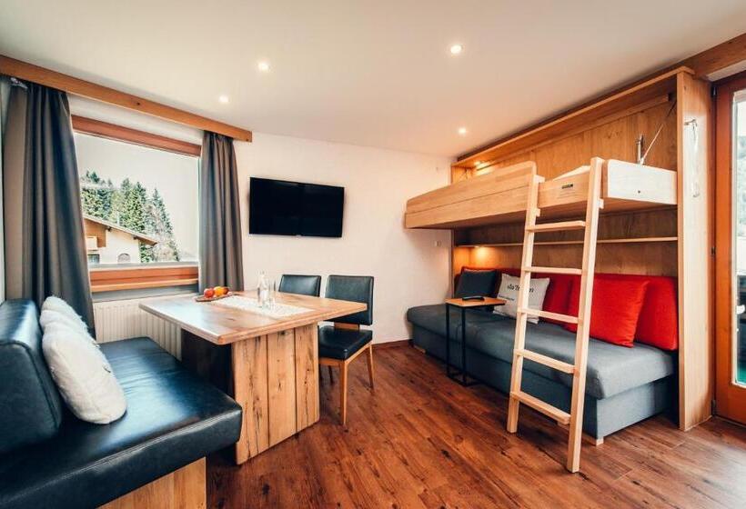 Семейный Номер, Ferienhotel Almajur