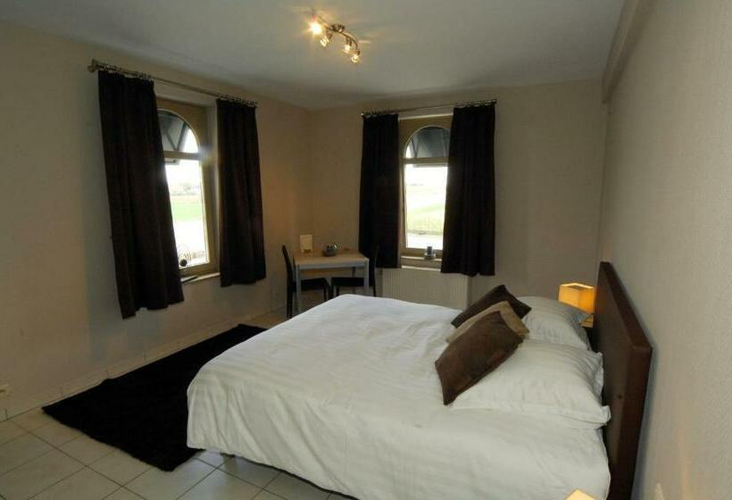 חדר סטנדרט לשלושה, Hôtel Le Saint Loup