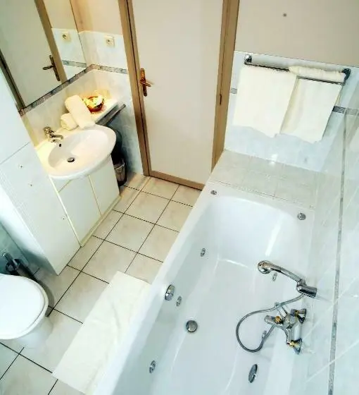 スタンダード4人部屋, Hôtel Le Saint Loup