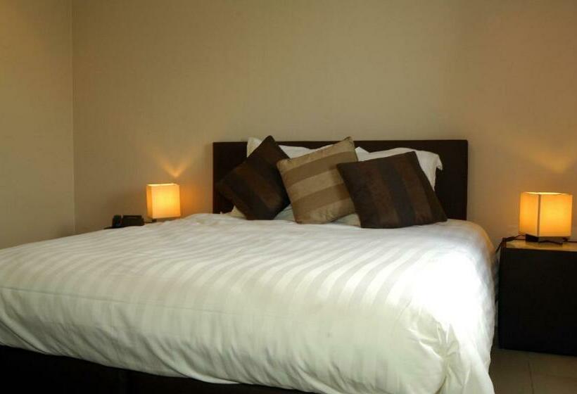 חדר סטנדרט לארבעה, Hôtel Le Saint Loup