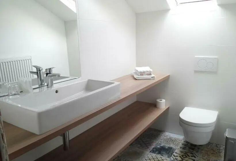 Perhehuone, Pluimpapaver Hotel & Glamping