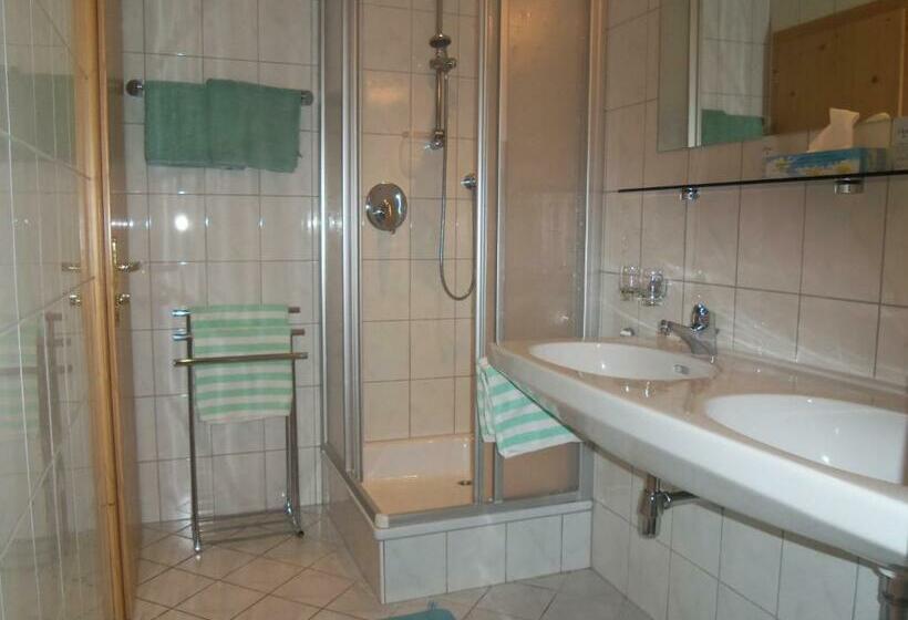 Семейный Номер, Schwarzer Adler