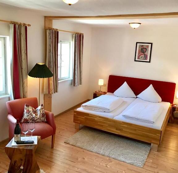 Номер Deluxe, Schwarzer Adler