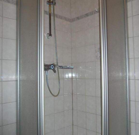 Люкс, Schwarzer Adler