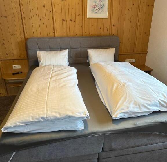 套房, Schwarzer Adler